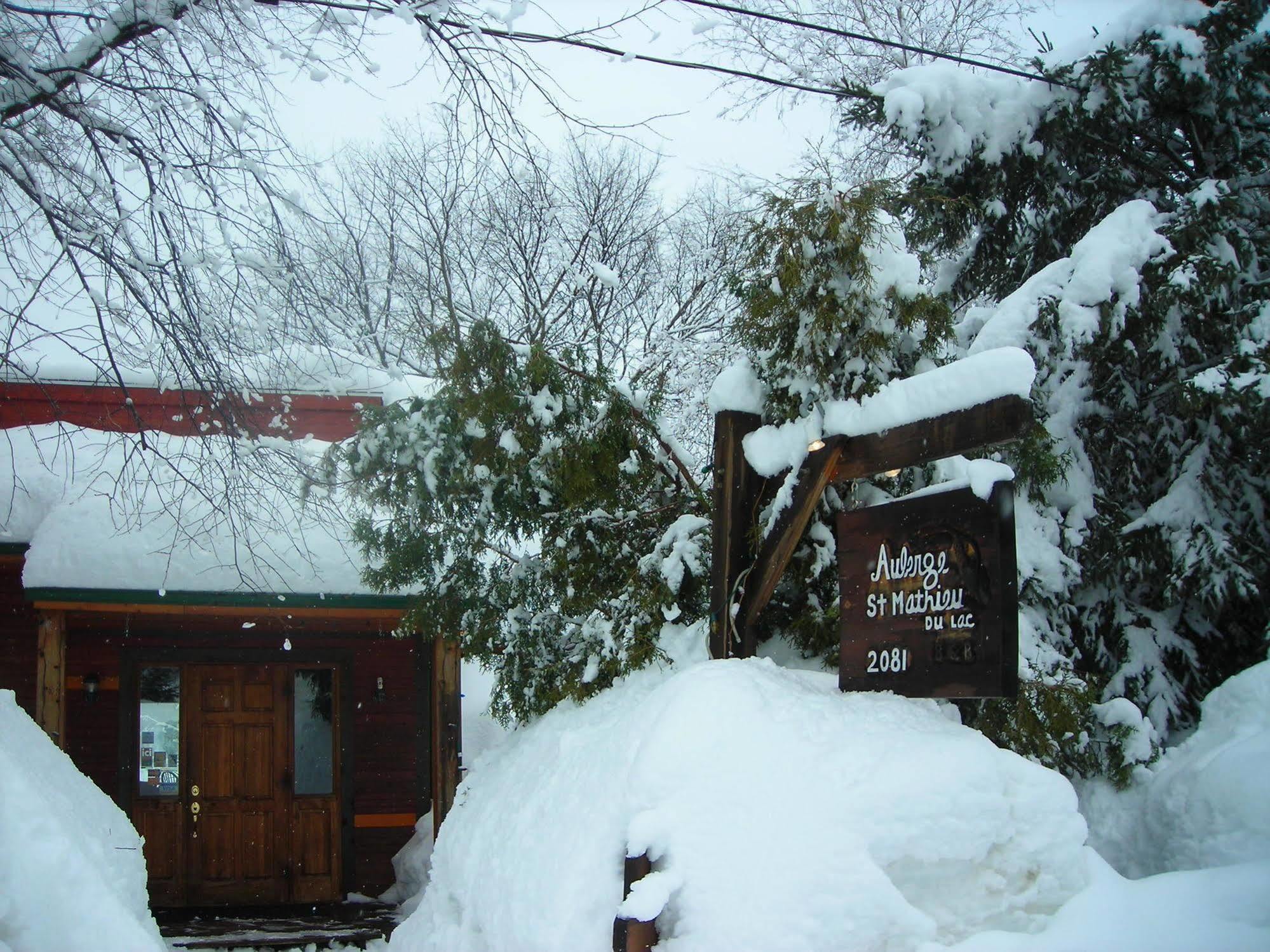 Auberge Saint-Mathieu Exterior photo